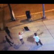 【出典：Twitter】殴られて路上で倒れた女性をスマホで撮影し始める通行人達